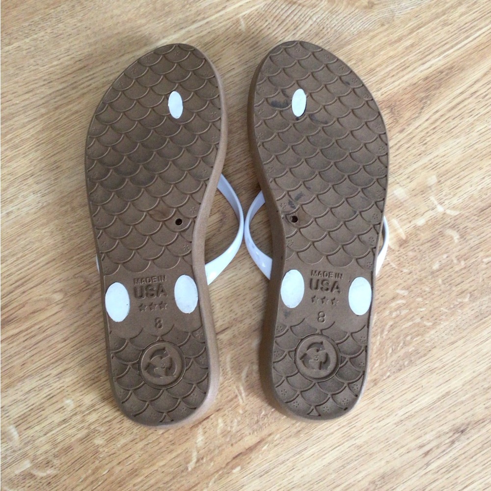 Okabashi Women's White Flip Flops - Picture 2 of 3